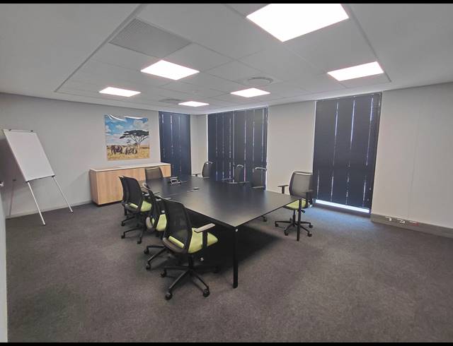 1,332M² OFFICE TO LET IN VORNA VALLEY